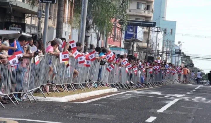 Público acompanha celebração cívica na região central de Marília